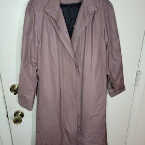 London Fog Women Trench Coat Removable Nylon Liner. Union made in US  size 6 reg